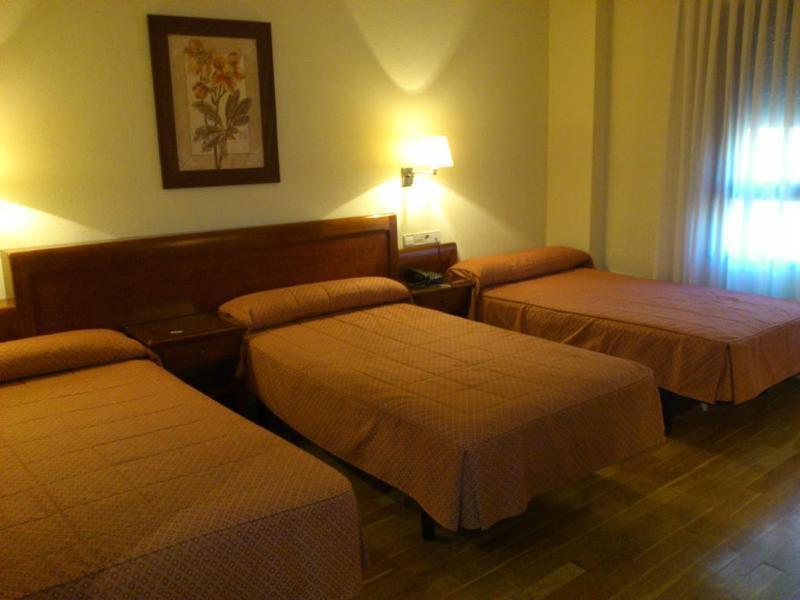 Hostal Plaza Mayor Torrejón de Ardoz Eksteriør billede
