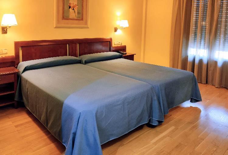 Hostal Plaza Mayor Torrejón de Ardoz Eksteriør billede