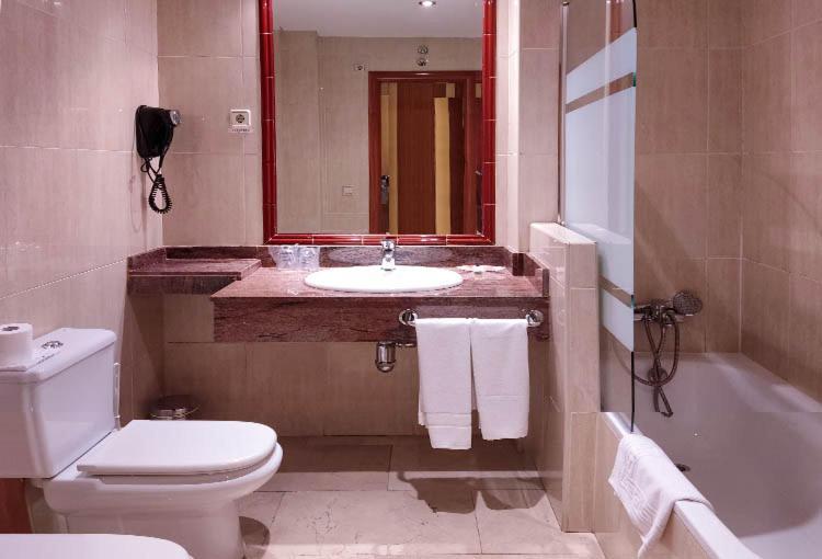 Hostal Plaza Mayor Torrejón de Ardoz Eksteriør billede