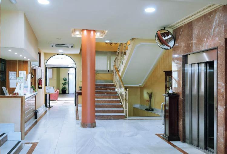 Hostal Plaza Mayor Torrejón de Ardoz Eksteriør billede
