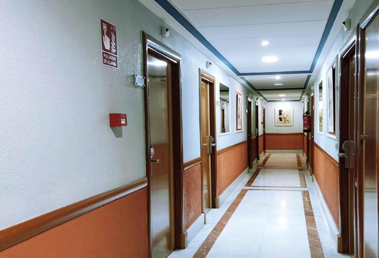 Hostal Plaza Mayor Torrejón de Ardoz Eksteriør billede